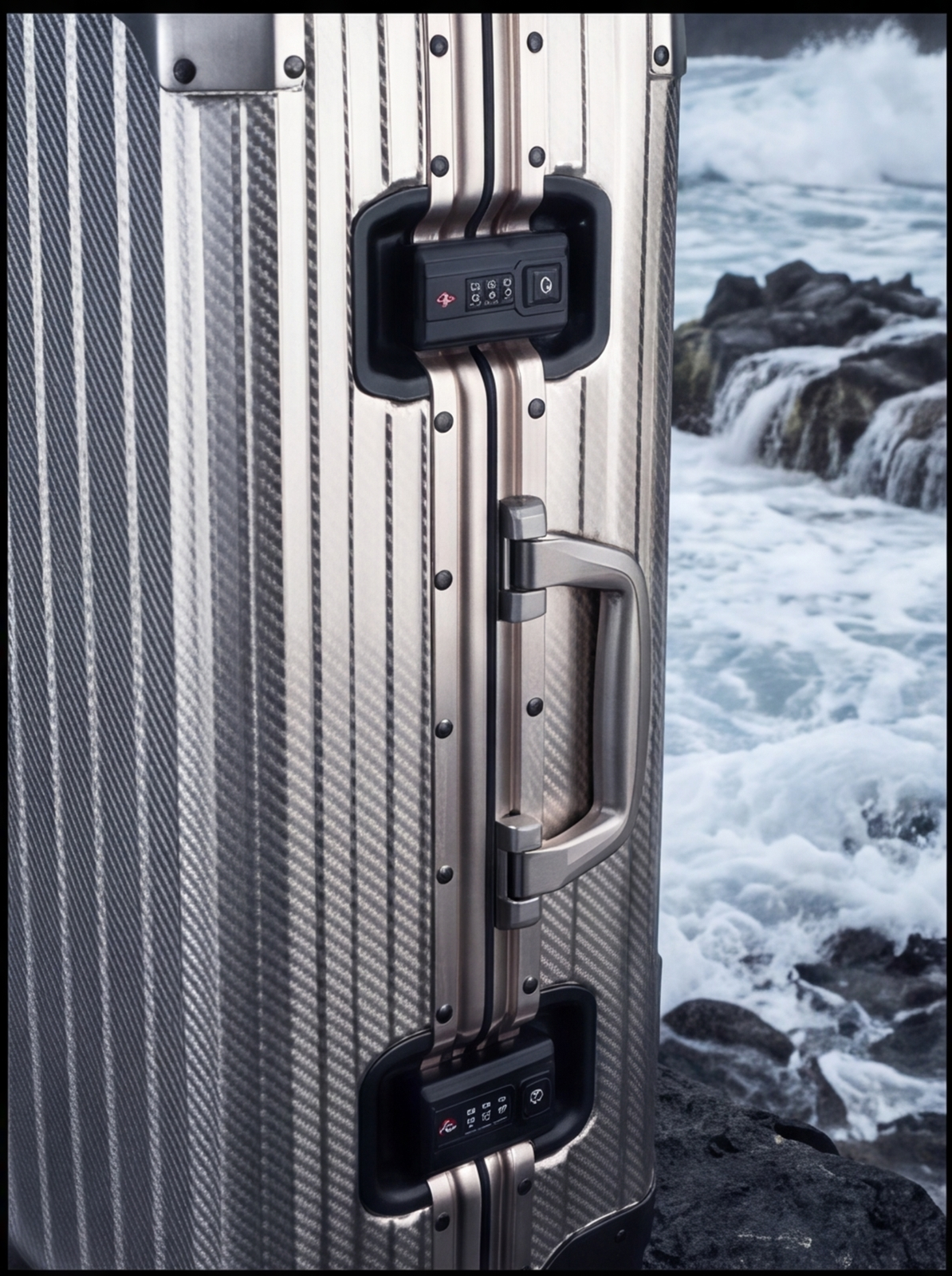 La valise Atlas en aluminium — Champagne