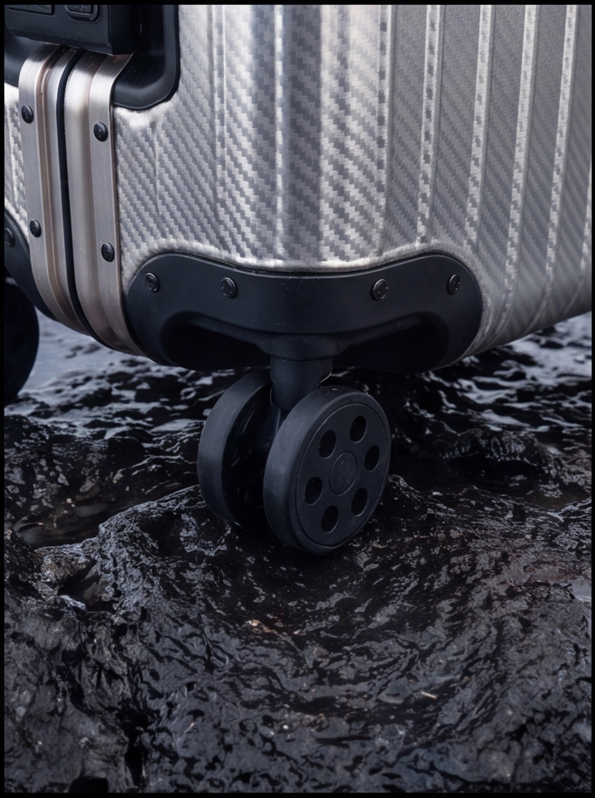 La valise Atlas en aluminium — Champagne